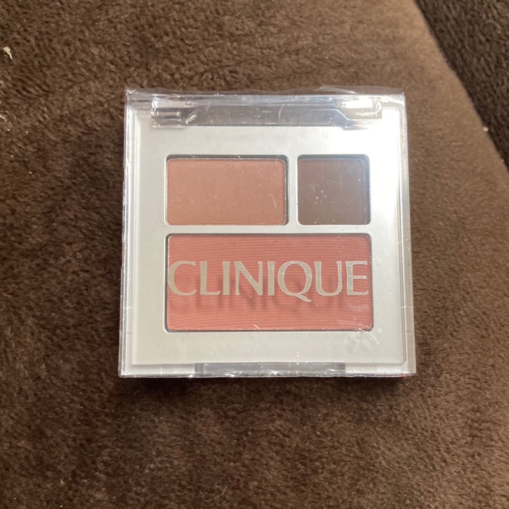Brand new Clinique all about shadow duo and soft pressed powder blusher set.